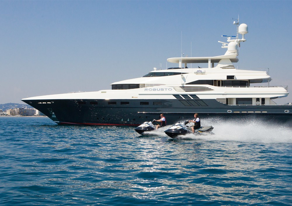 motor yacht robusto